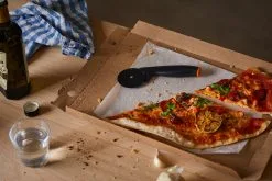 Fiskars Roulette à Pizza Functional Form -nordicnest Boutique 507606 01 10 EnvironmentImage 710fd1f9e7