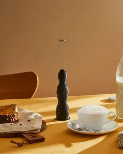 Alessi Mousseur à Lait Pulcina 27,5 Cm 2 Alessi Mousseur à Lait Pulcina 27,5 Cm -nordicnest Boutique 571213 01 5 EnvironmentImage e40b7d2697