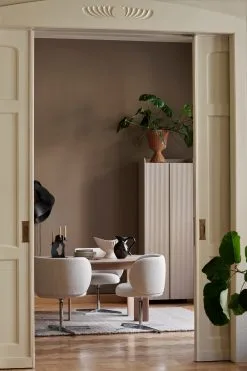 Ferm LIVING Rico Dining Chair Swivel Bouclé -nordicnest Boutique 577235 01 42 EnvironmentImage 45e6f1d62f