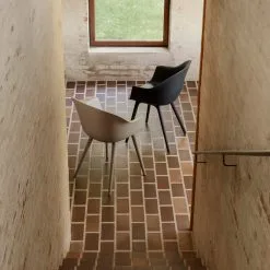 Gubi Chaise Bat Plastic -nordicnest Boutique bat plastic miljo201 2ff3fc5765